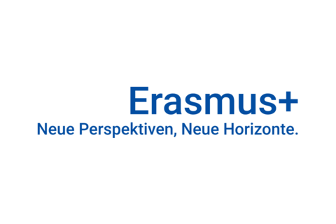 Auf weißem Hintergrund steht in blauer Schrift Erasmus +