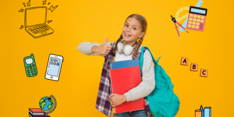 10-jähriges Mädchen mit Schultasche und Heften, rundherum Grafiken von Handy, Laptop, Taschenrechner, Lineal, Bücher, Weltkugel. 
